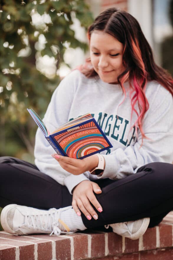 Radiant Rainbows: Messages of Hope, Healing, and Comfort by Jessica Swift